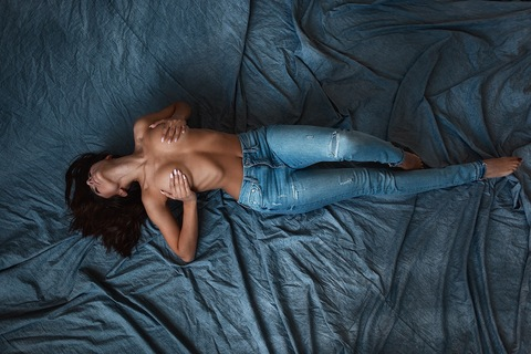 Header of c_o_s_m_o_s_girl