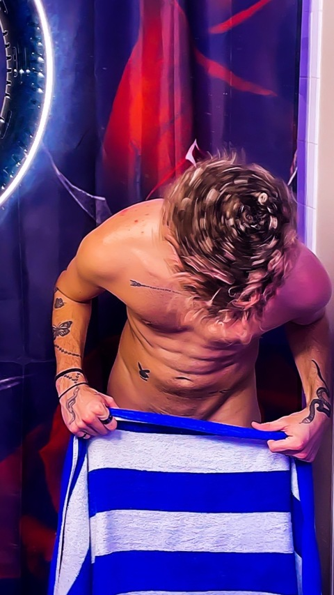 Header of iztreylander.vip