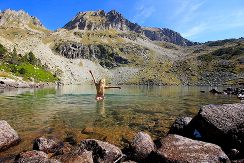 Header of outdoor-blondie