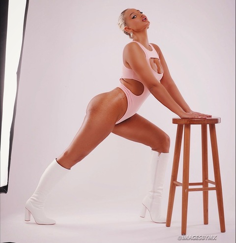 Header of rowenaviolet