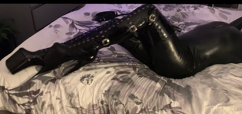 Header of rubber_goddess21